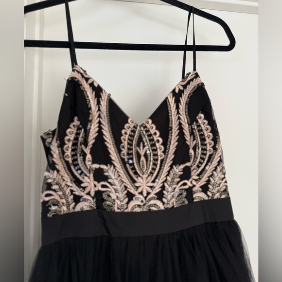 NEW Red Dress Elegant Black and Gold Evening Gown - Picture 2 of 16